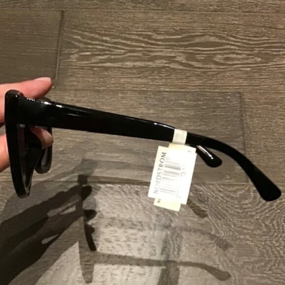 Bold Black Frame Sunglasses - NWT - Picture 2 of 2